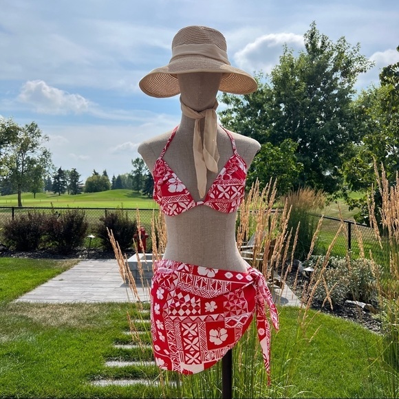 Hilo Hattie Red and White Bikini with matching Sarong - Picture 2 of 11